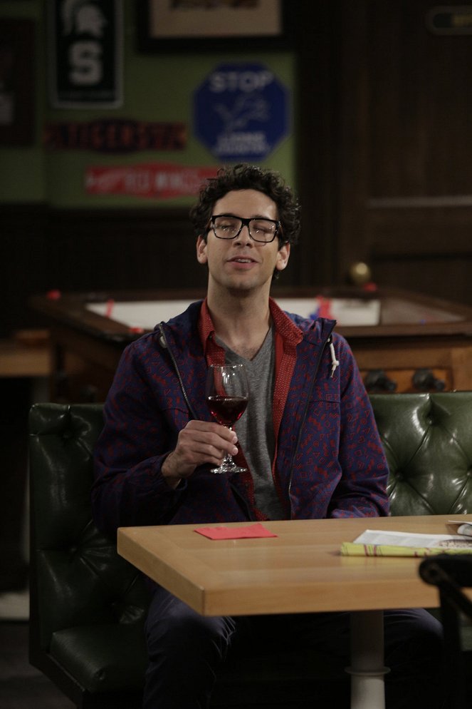 Undateable - Season 1 - Three's a Crowd - Photos - Rick Glassman