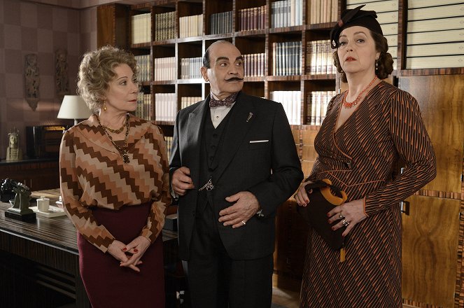 Agatha Christie's Poirot - Season 13 - Sloni mají paměť - Z filmu - Zoë Wanamaker, David Suchet, Greta Scacchi