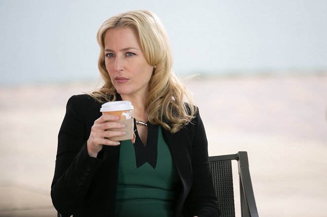 Crisis - Here He Comes - Film - Gillian Anderson