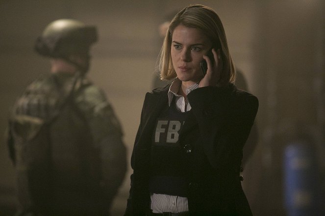 Crisis - This Wasn't Supposed to Happen - Van film - Rachael Taylor