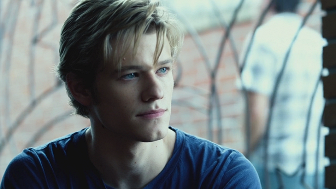 Crush - Van film - Lucas Till