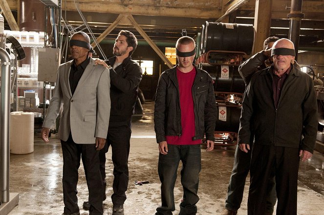 Breaking Bad - Season 4 - Salud - Photos - Giancarlo Esposito, Maurice Compte, Aaron Paul, Jonathan Banks