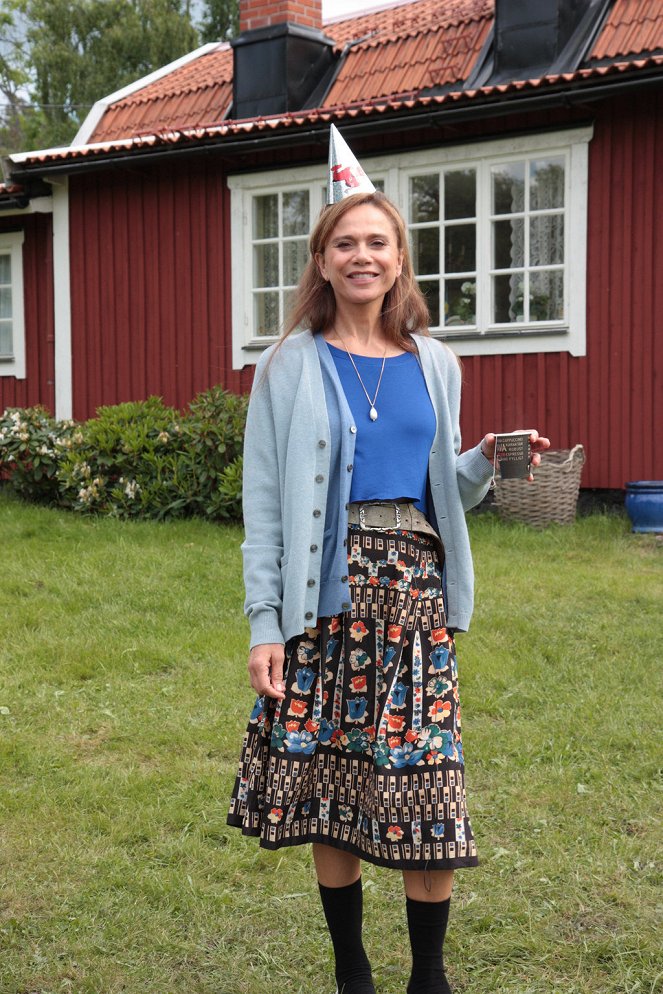 Welcome to Sweden - Day One - Making of - Lena Olin