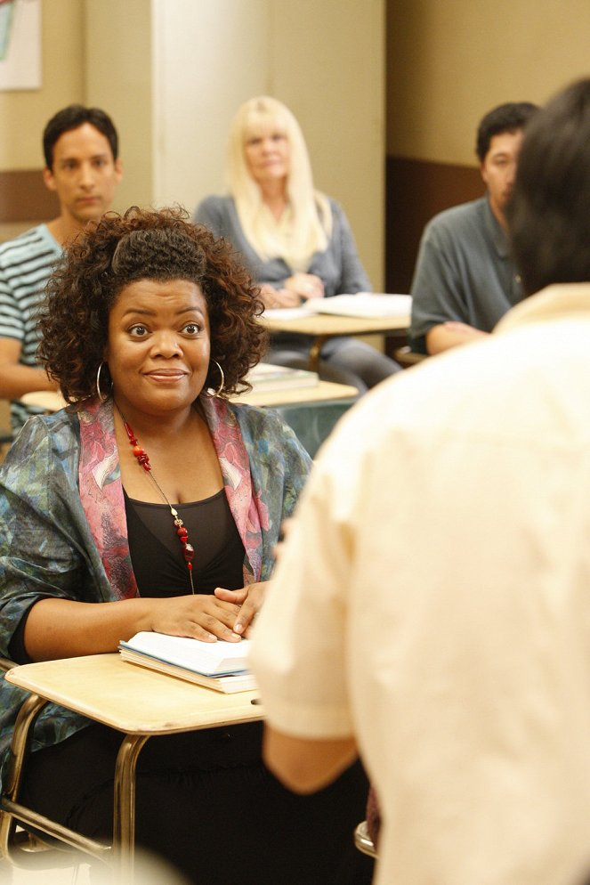 Community - Spanish 101 - Photos - Danny Pudi, Yvette Nicole Brown