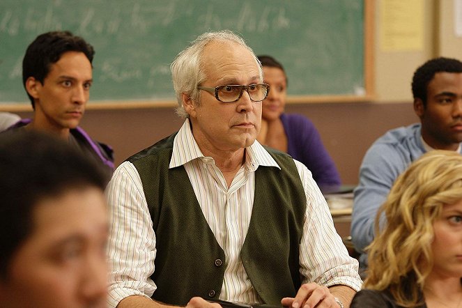 Community - Advanced Criminal Law - Photos - Danny Pudi, Chevy Chase