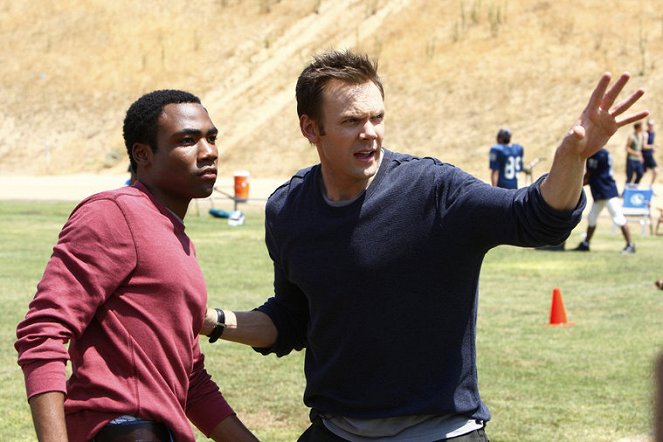 Community - Football, Feminism and You - Photos - Donald Glover, Joel McHale
