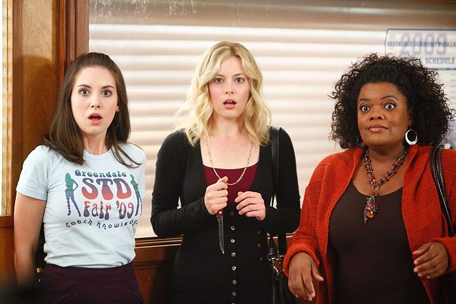 Community - The Politics of Human Sexuality - Photos - Alison Brie, Gillian Jacobs, Yvette Nicole Brown