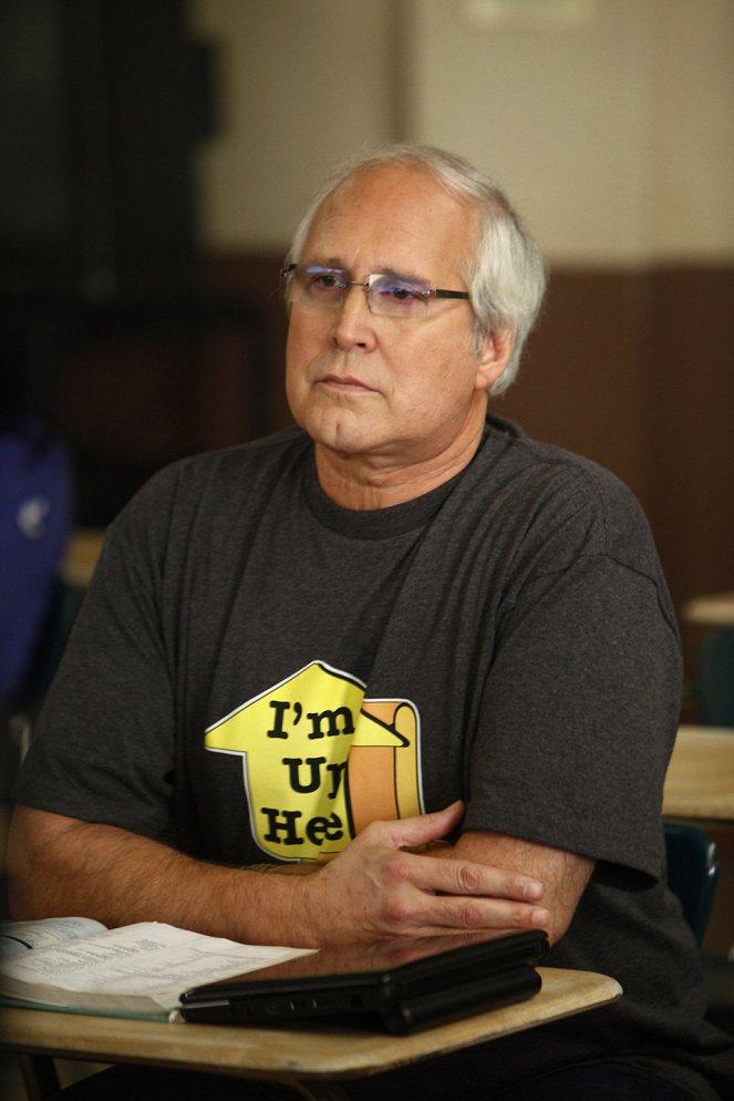 Community - Season 1 - Periodismo de investigación - De la película - Chevy Chase