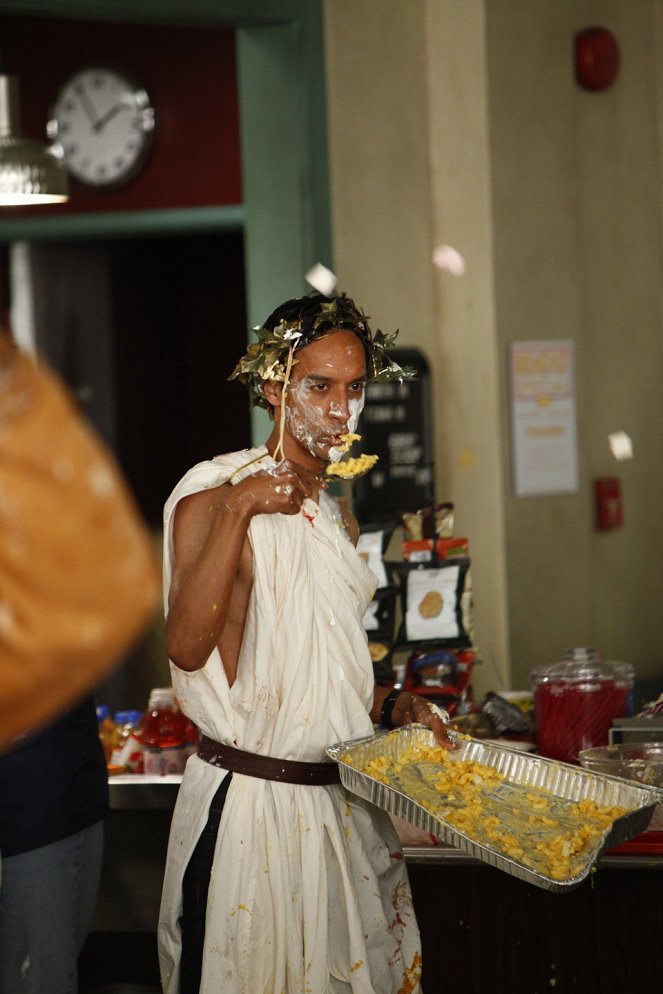 Community - Applied Anthropology and Culinary Arts - Van film - Danny Pudi