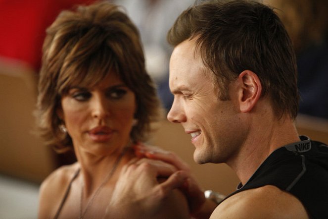 Community - Applied Anthropology and Culinary Arts - Photos - Lisa Rinna, Joel McHale