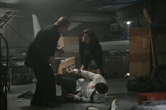 Kości - Zabójca w betonie - Z filmu - Ryan O'Neal, Emily Deschanel