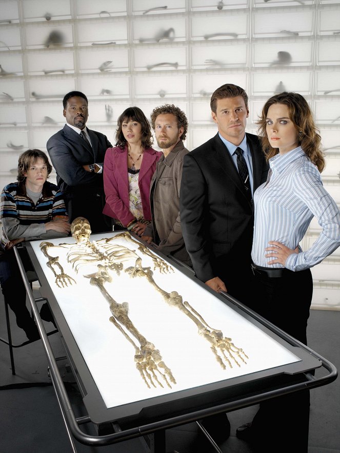 Bones - Die Knochenjägerin - Season 1 - Werbefoto - Eric Millegan, Jonathan Adams, Michaela Conlin, T.J. Thyne, David Boreanaz, Emily Deschanel