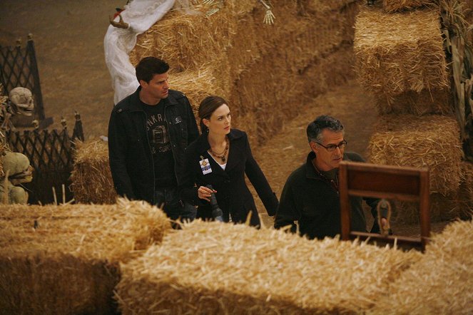 Bones - Season 3 - Mummy in the Maze - Photos - Emily Deschanel, David Boreanaz, Terry Rhoads