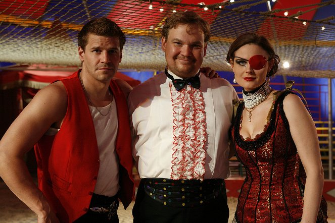 Bones - Quel cirque ! - Tournage - David Boreanaz, Andy Richter, Emily Deschanel