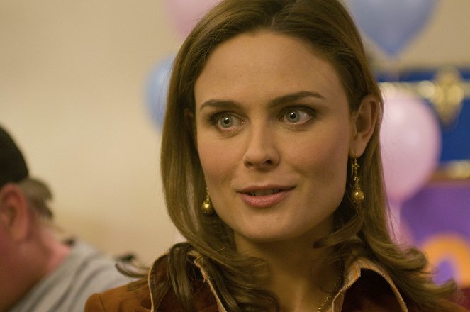 Kości - Sól w ranach - Z filmu - Emily Deschanel