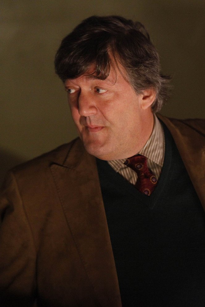 Kosti - Season 4 - Kostra na kríži - Z filmu - Stephen Fry