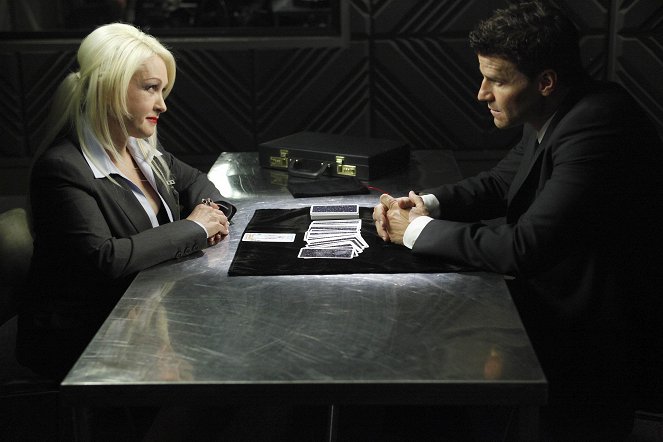 Bones - Season 5 - Harbingers in a Fountain - Photos - Cyndi Lauper, David Boreanaz