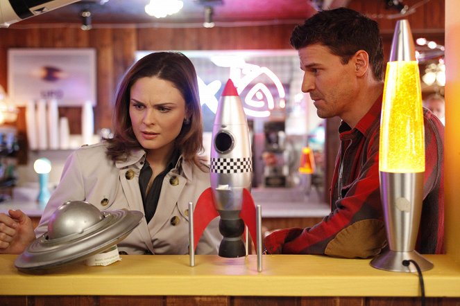 Dr. Csont - Ufóból is megárt a sok! - Filmfotók - Emily Deschanel, David Boreanaz