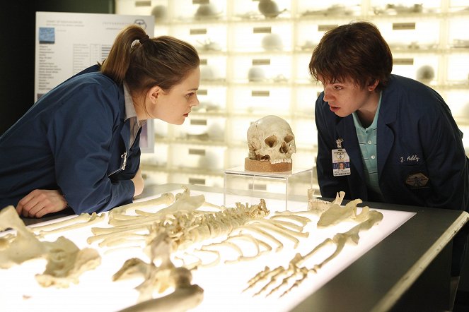 Ossos - The Parts in the Sum of the Whole - Do filme - Emily Deschanel, Eric Millegan