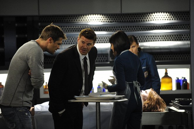 Bones - Season 6 - The Finder - Photos - Geoff Stults, David Boreanaz