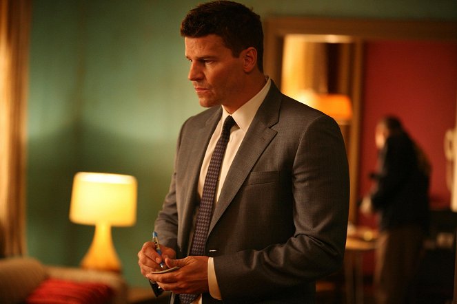 Bones - The Hot Dog in the Competition - Photos - David Boreanaz