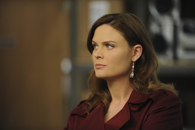 Bones - The Male in the Mail - Photos - Emily Deschanel