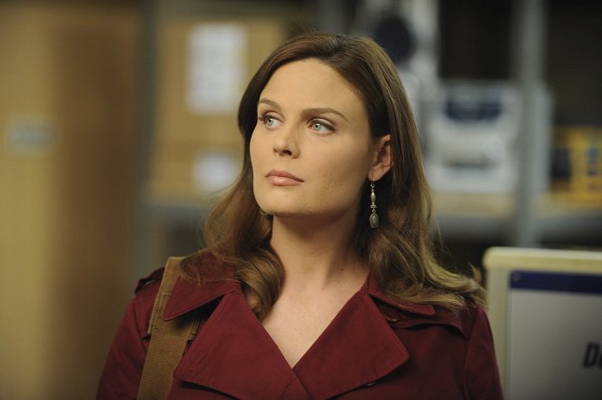 Bones - The Male in the Mail - Photos - Emily Deschanel