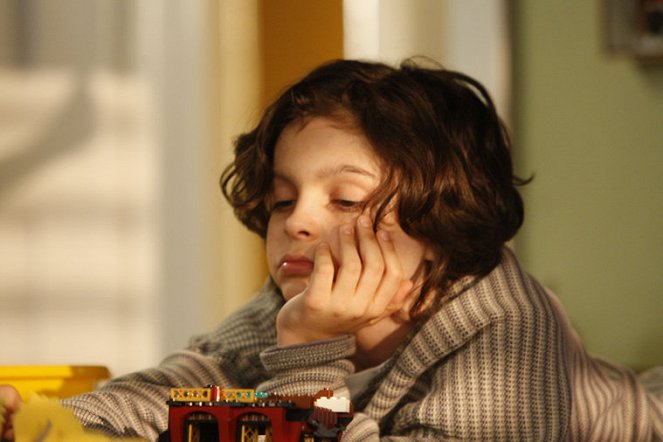 Parenthood - Season 1 - Pilot - Photos - Max Burkholder