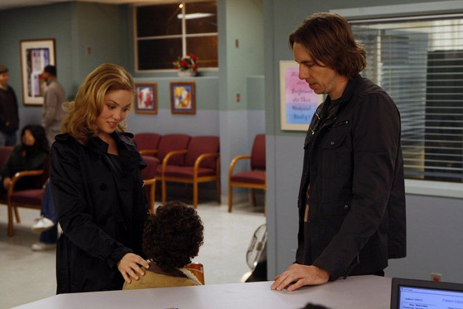 Parenthood - Season 1 - Wassup - Photos - Erika Christensen, Dax Shepard