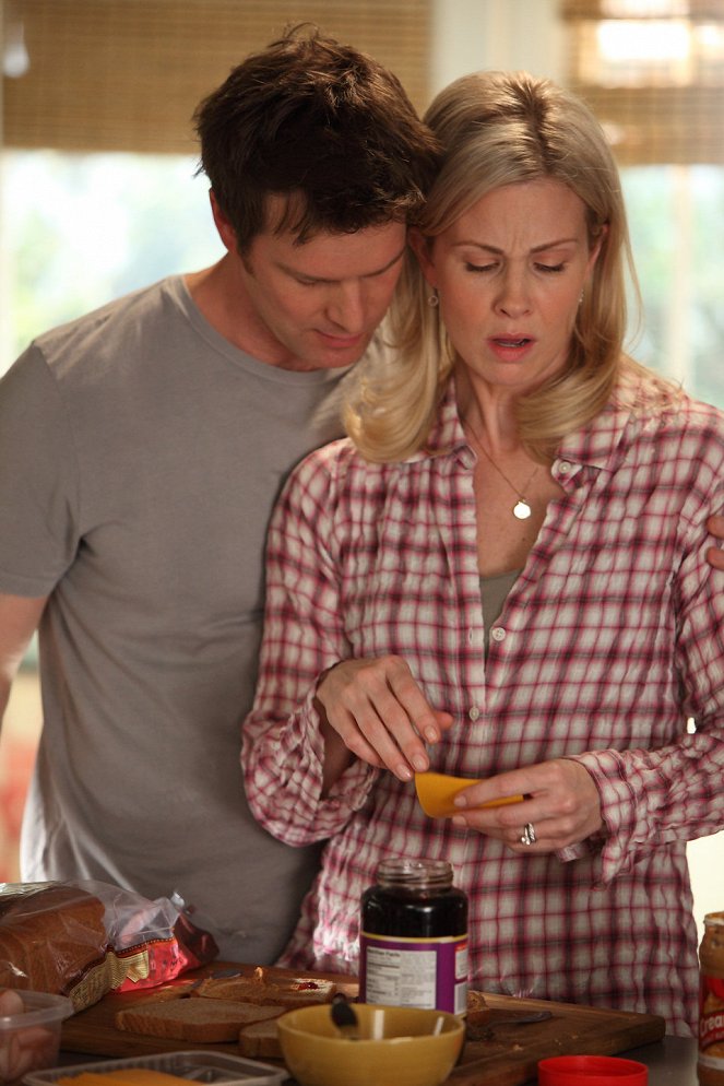 Famílie - Série 1 - What's Goin' on Down There? - Z filmu - Peter Krause, Monica Potter