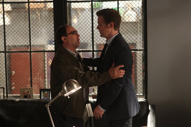 Parenthood - Season 2 - I Hear You, I See You - Photos - Peter Krause