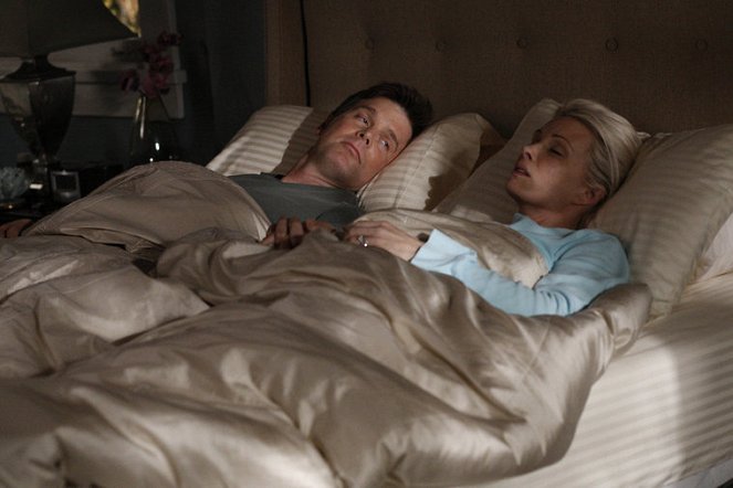 Parenthood - Season 2 - Put Yourself Out There - Photos - Peter Krause, Monica Potter