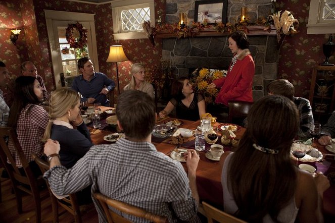 Parenthood - Season 2 - Happy Thanksgiving - De la película - Lauren Graham, Craig T. Nelson, Peter Krause, Monica Potter, Mae Whitman, Sarah Ramos