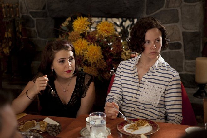 Vásott szülők - Happy Thanksgiving - Filmfotók - Mae Whitman, Sarah Ramos