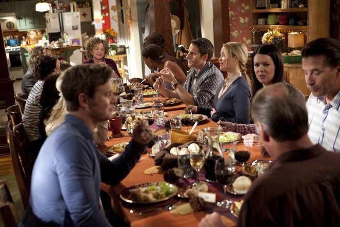 Parenthood - Season 2 - Happy Thanksgiving - Photos - Peter Krause, Bonnie Bedelia, Sam Jaeger, Erika Christensen, Lauren Graham, William Baldwin