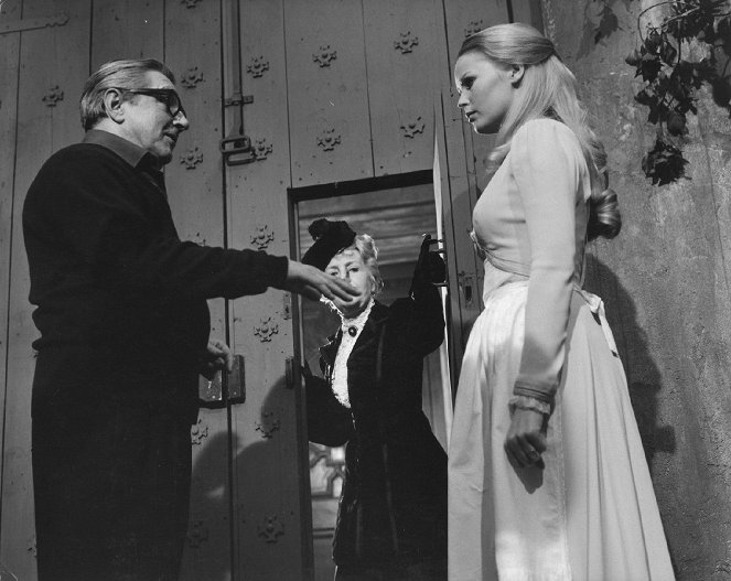 Frankenstein Must Be Destroyed - Z realizacji - Terence Fisher, Veronica Carlson
