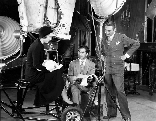 Amour défendu - Tournage - Barbara Stanwyck, Frank Capra, Adolphe Menjou