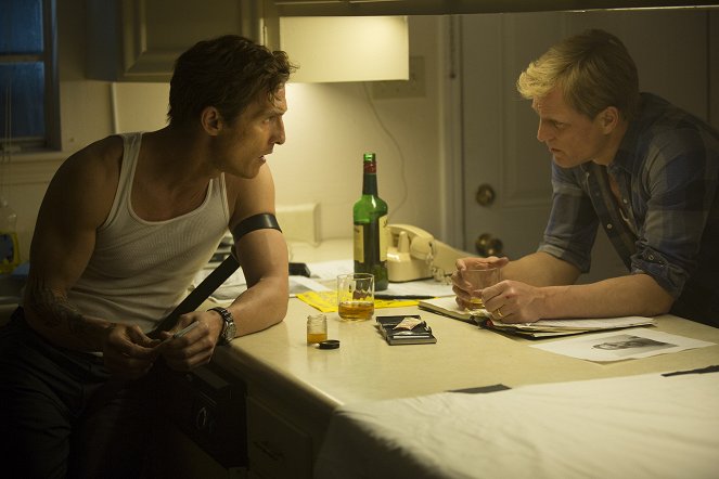 True Detective - Who Goes There - Photos - Matthew McConaughey, Woody Harrelson