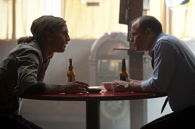 True Detective - Season 1 - After You've Gone - Photos - Matthew McConaughey, Woody Harrelson