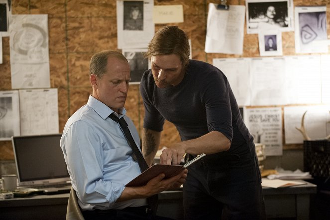 True Detective - Season 1 - After You've Gone - Photos - Woody Harrelson, Matthew McConaughey