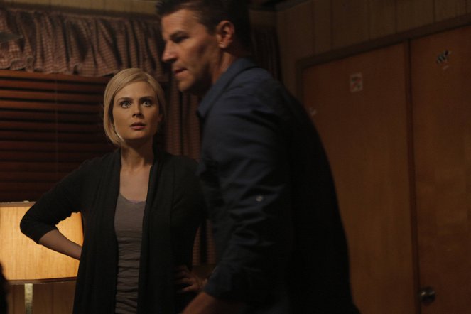 Ossos - Season 8 - The Future in the Past - Do filme - Emily Deschanel, David Boreanaz