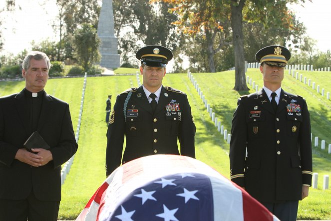 Bones - The Patriot in Purgatory - Photos - David Boreanaz, Dylan Neal