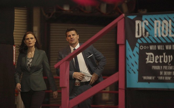 Bones - The Doll in the Derby - Van film - Emily Deschanel, David Boreanaz