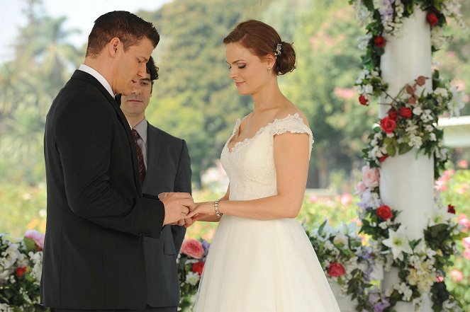 Bones - Nainen valkoisissa - Kuvat elokuvasta - David Boreanaz, Emily Deschanel