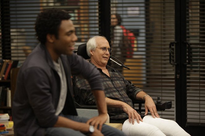 Community - Season 2 - Cooperative Calligraphy - Do filme - Donald Glover, Chevy Chase