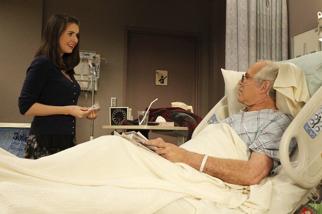 Community - Intermediate Documentary Filmmaking - Photos - Alison Brie, Chevy Chase