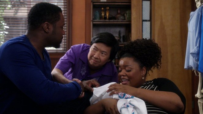 Community - Season 2 - Applied Anthropology and Culinary Arts - Photos - Ken Jeong, Yvette Nicole Brown