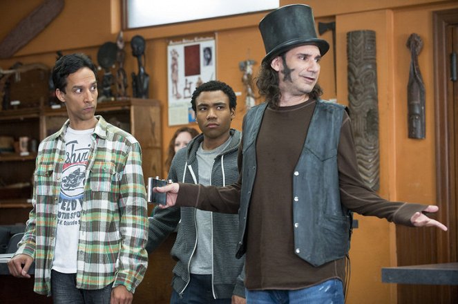 Community - Applied Anthropology and Culinary Arts - Z filmu - Danny Pudi, Donald Glover