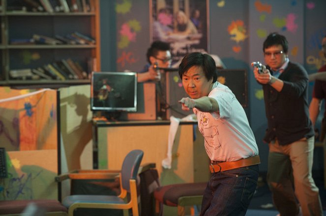 Community - Garść kulek do paintballa - Z filmu - Ken Jeong
