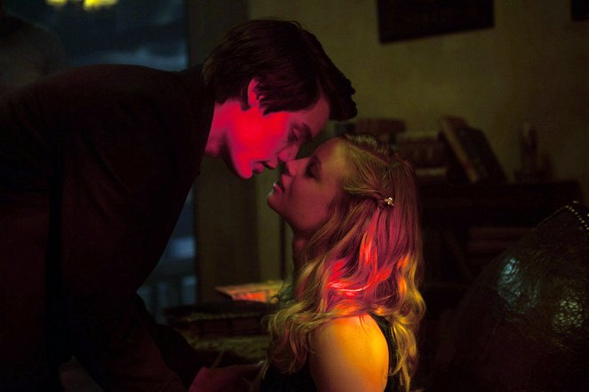 Vampire Academy - Filmfotos - Dominic Sherwood, Lucy Fry